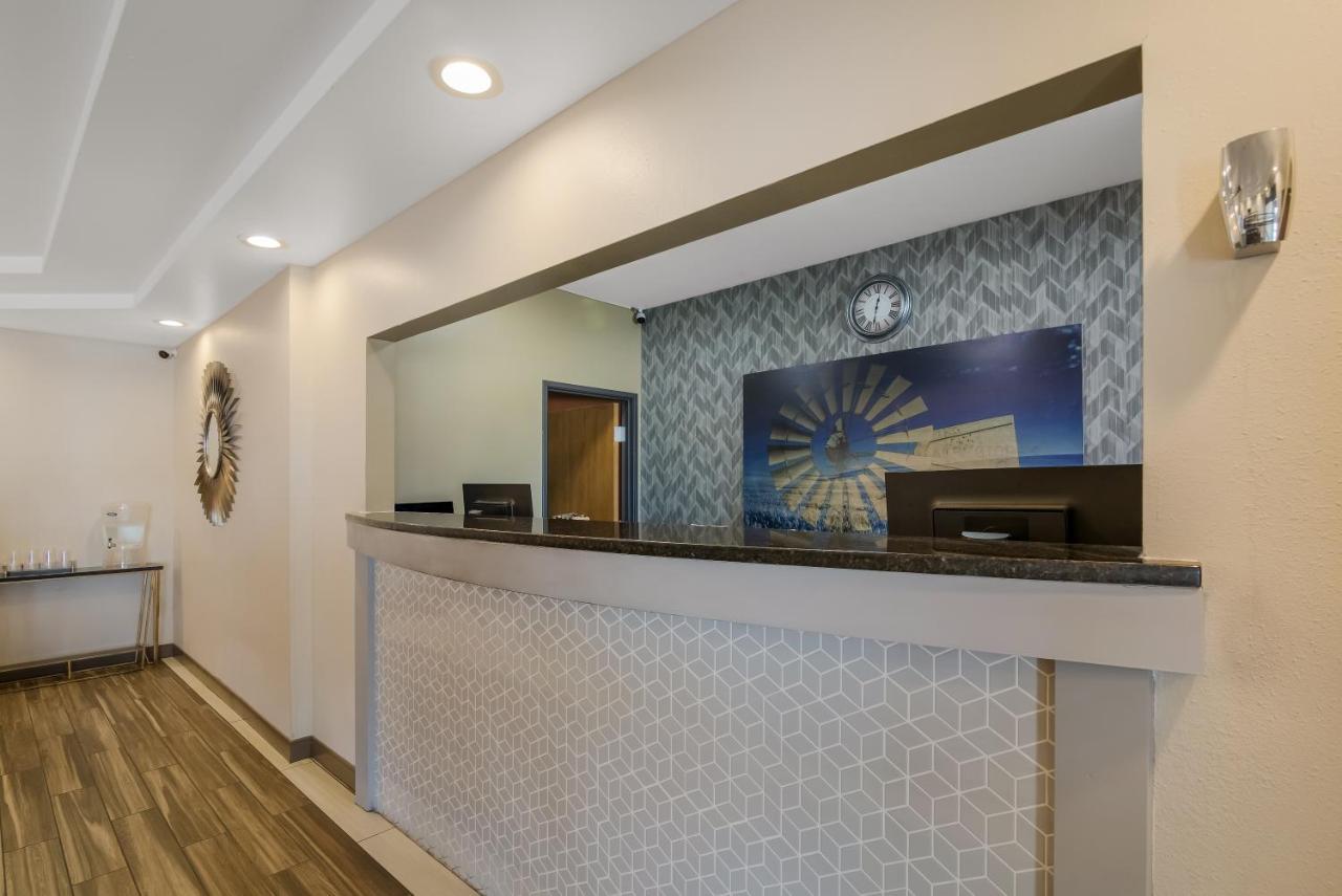 Surestay Plus Hotel By Best Western Топіка Екстер'єр фото