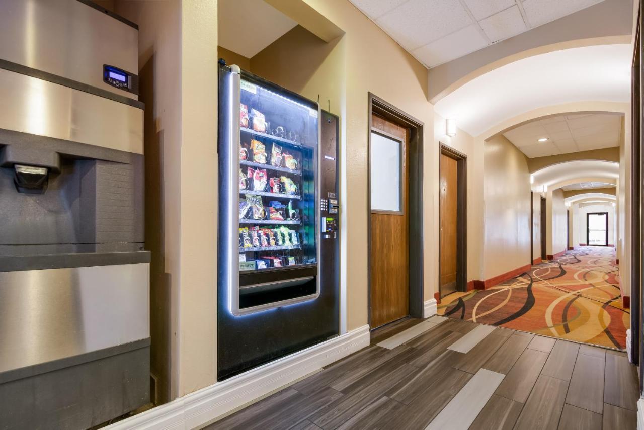 Surestay Plus Hotel By Best Western Топіка Екстер'єр фото