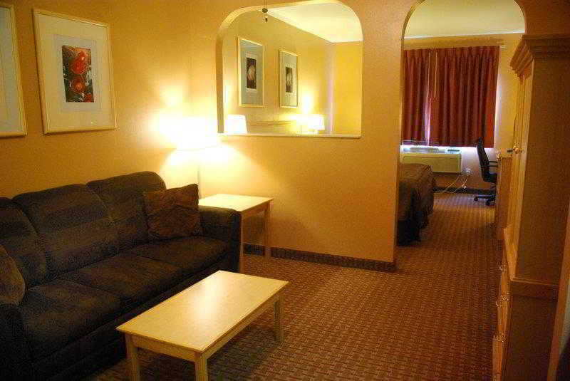 Surestay Plus Hotel By Best Western Топіка Екстер'єр фото